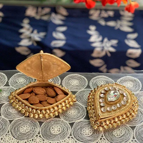 Leaf Shape Basket with Dry Fruits - Mehendi Edition